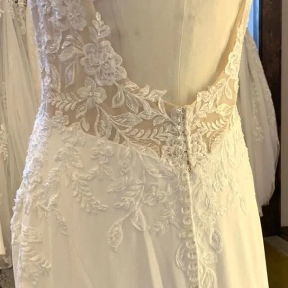 Ithaca by Ivory Willow BRAND NEW Wedding Dress, fit-and-flare floral lace bodice - Picture 3 of 11